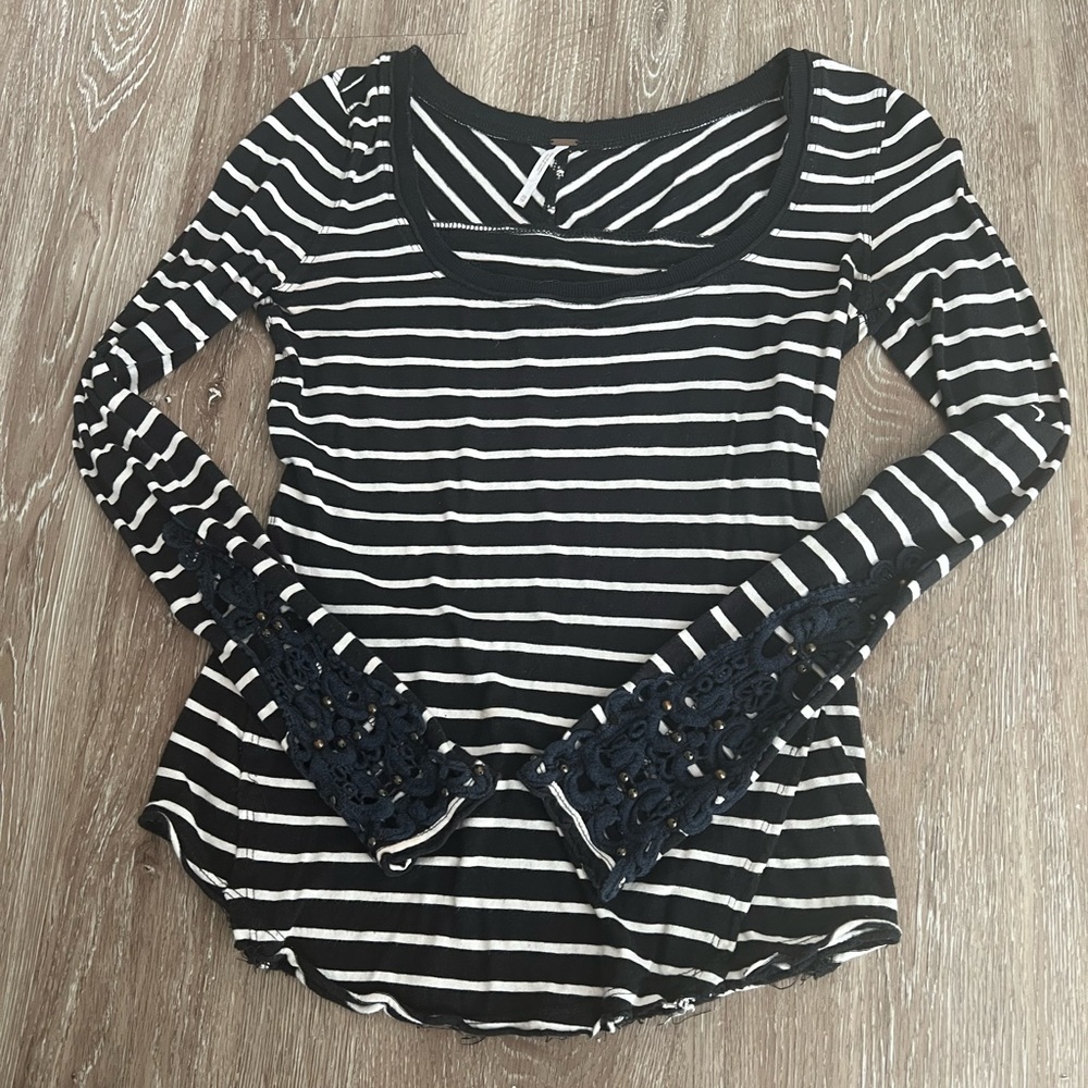 Free People Long Sleeve Scoop Neck Shirt with Lace detail size XS